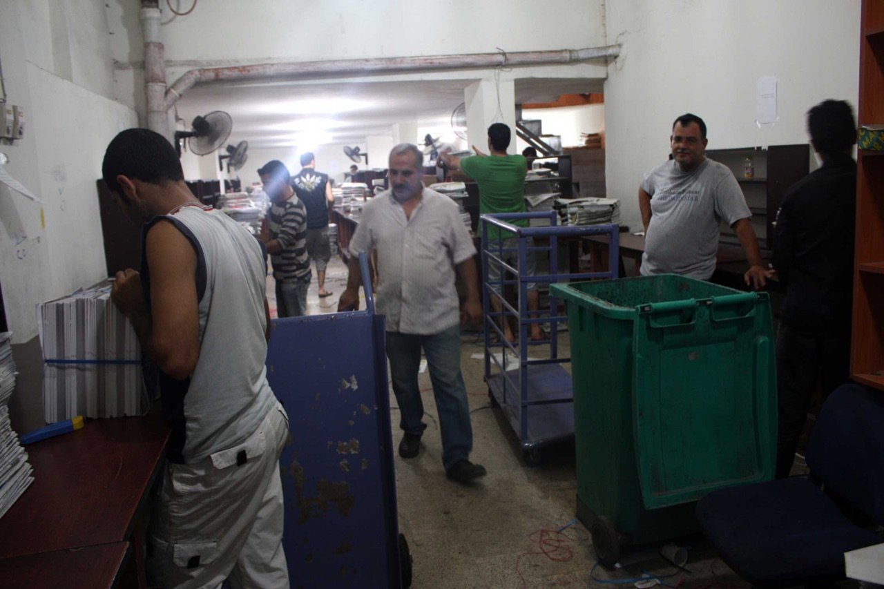 Awael Distributions sorting floor